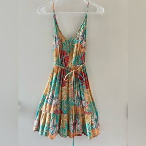 Mini dress, spaghetti adjustable straps floral pattern